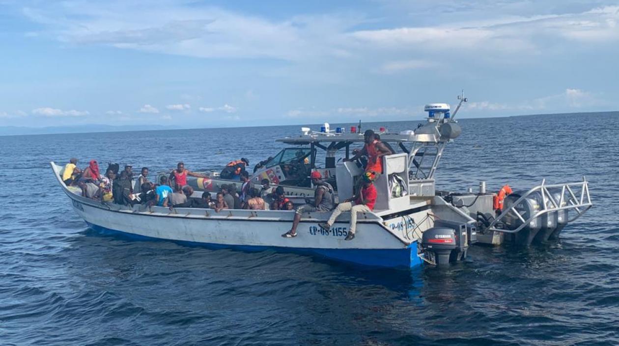 Embarcación con haitianos rescatados en Chocó.