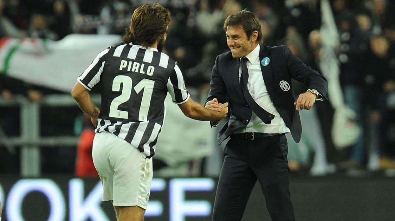 Andrea Pirlo se felicita con Antonio Conte, en el tiempo que compartieron en la Juventus.