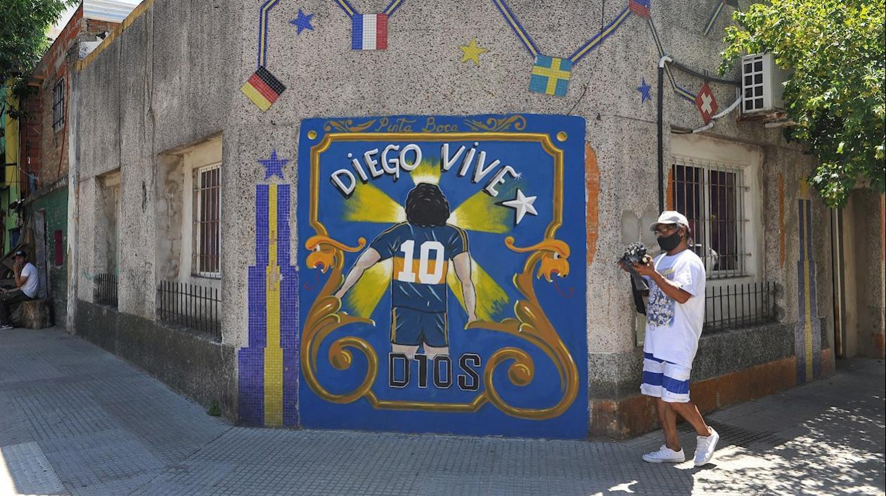 Mural dedicado a Diego Armando Maradona. 