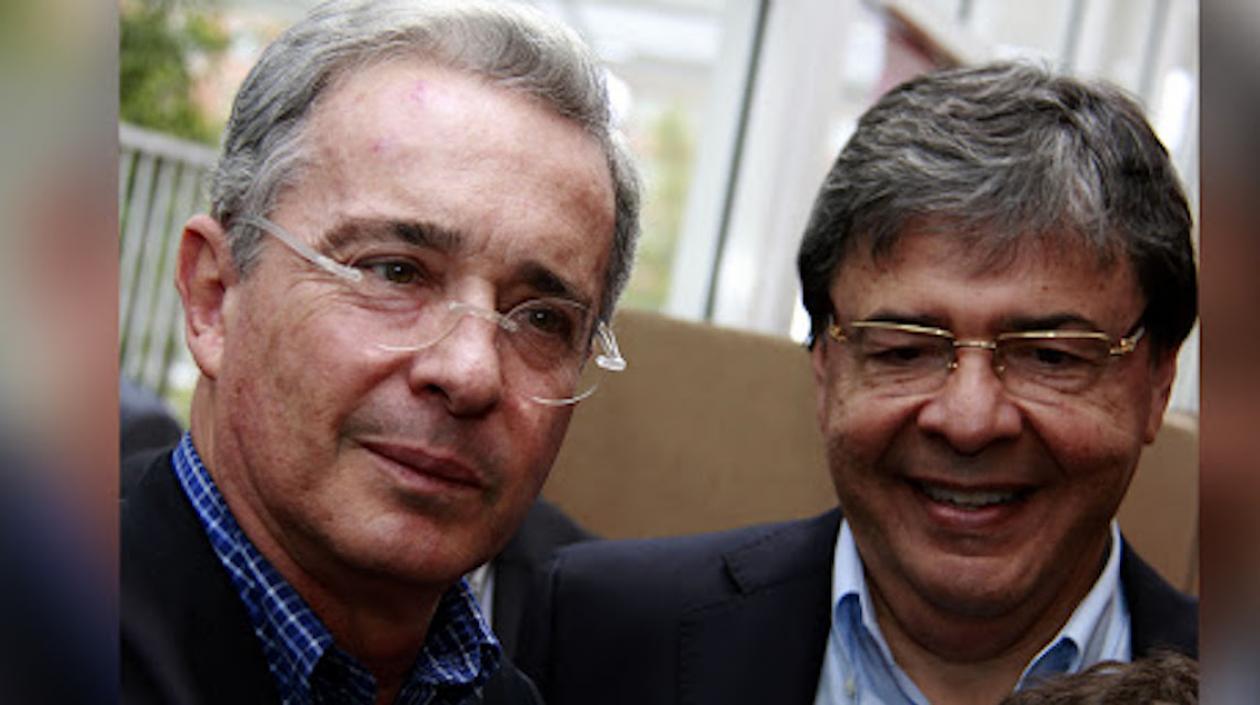 Álvaro Uribe y Carlos Holmes Trujillo.