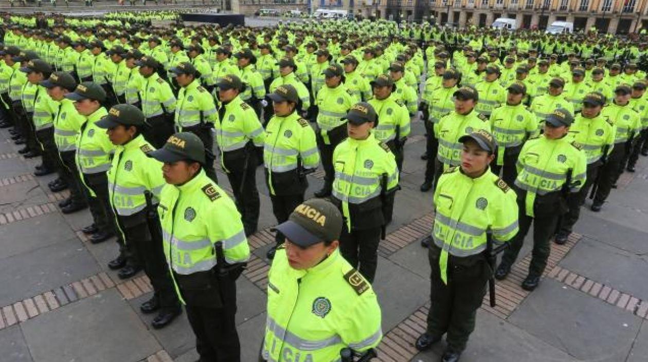 Grupo de uniformados de la Policía Nacional. 