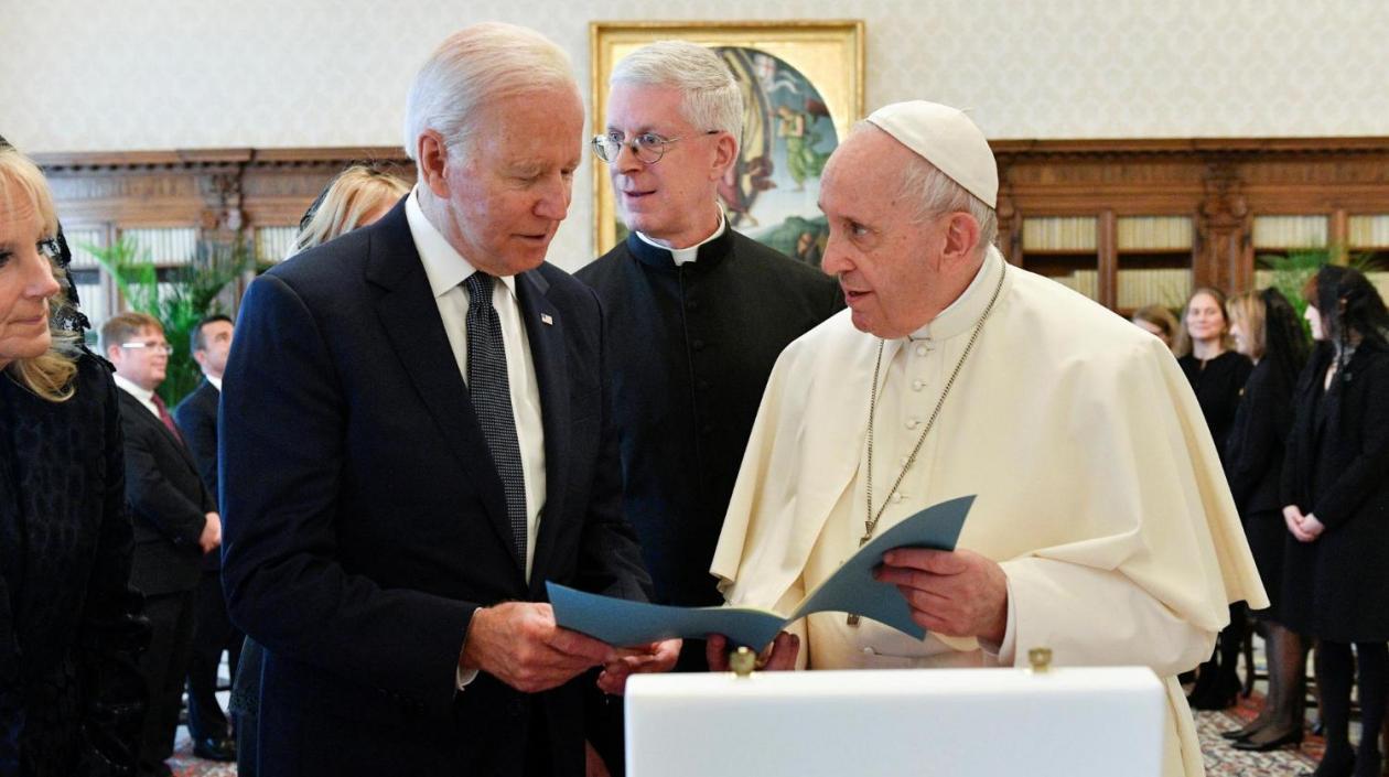 Joe Biden y el Papa Francisco.