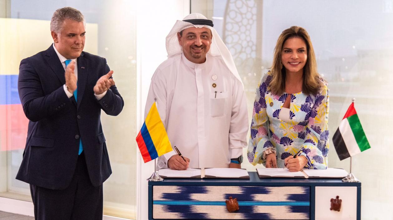 El Presidente se reunió con Bin Zayed, gobernante de facto de EAU, en la Expo de Dubái.