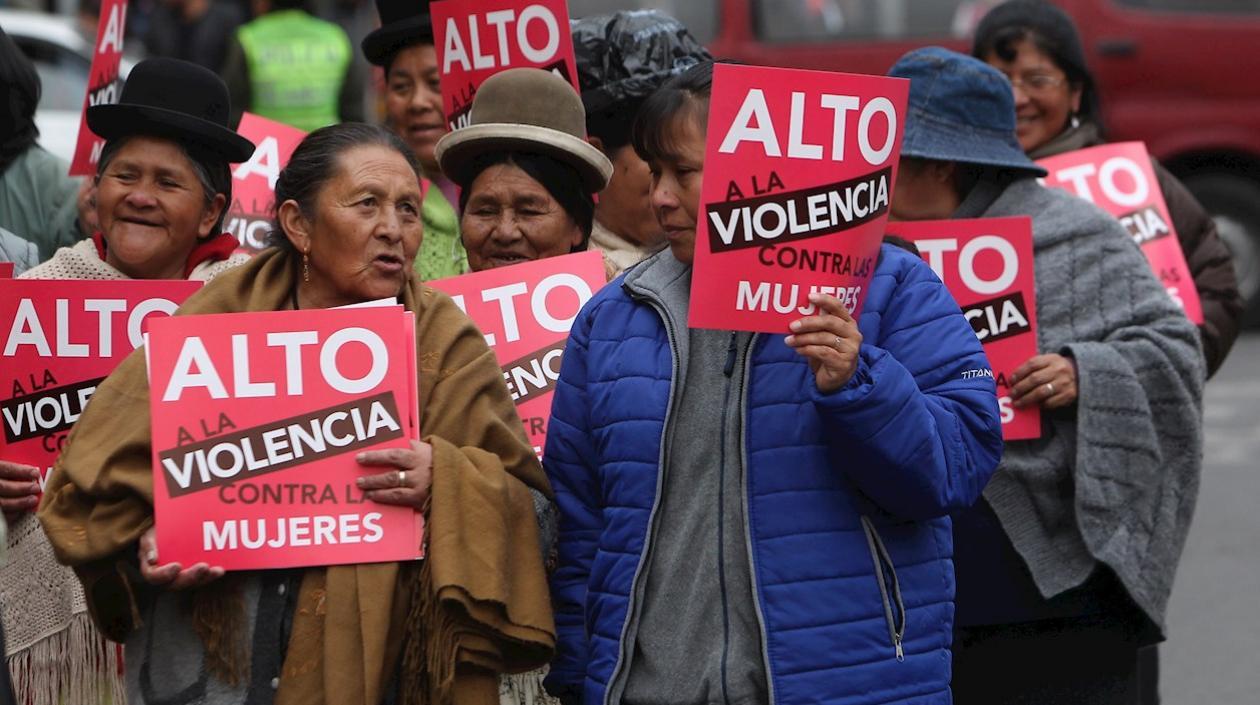 En América Latina las mujeres afrontan violencia en sus casas. 