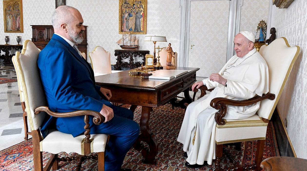 El Papa Francisco emprende su visita a Grecia y a Cipre.