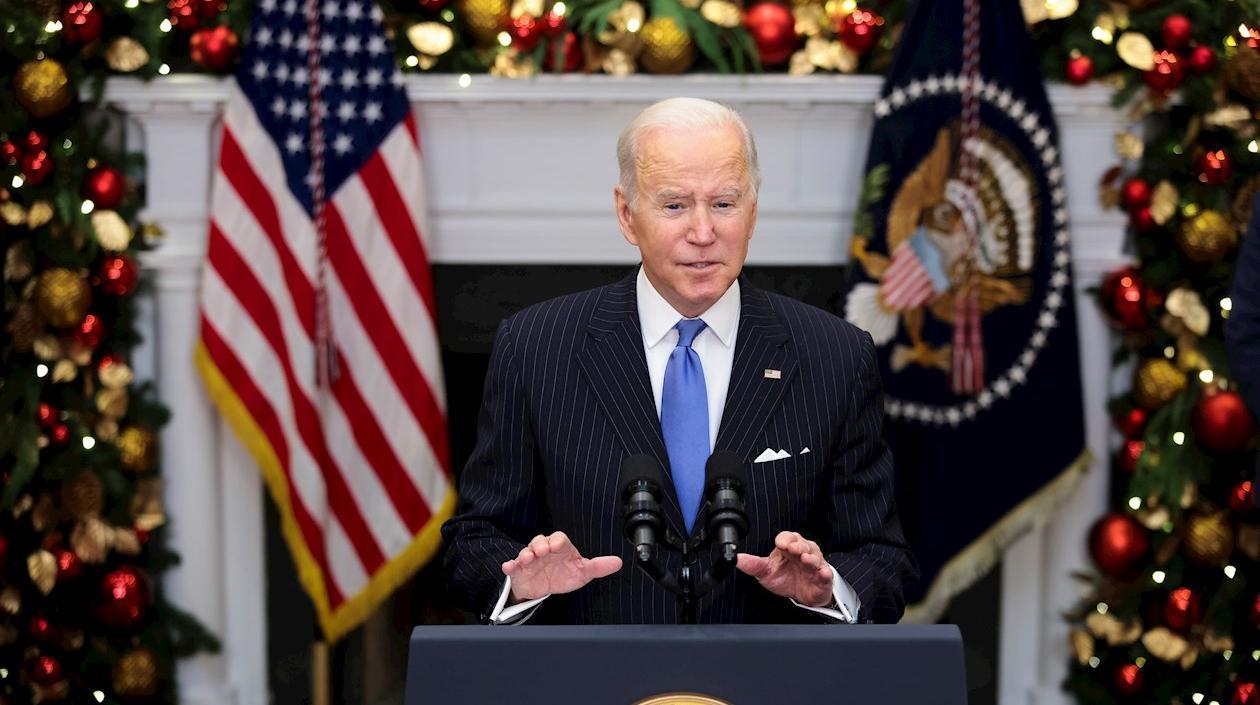 El presidente de EE.UU., Joe Biden, habla, este lunes sobre la variante ómicron de Covid-19 en la Casa Blanca, Washington. 