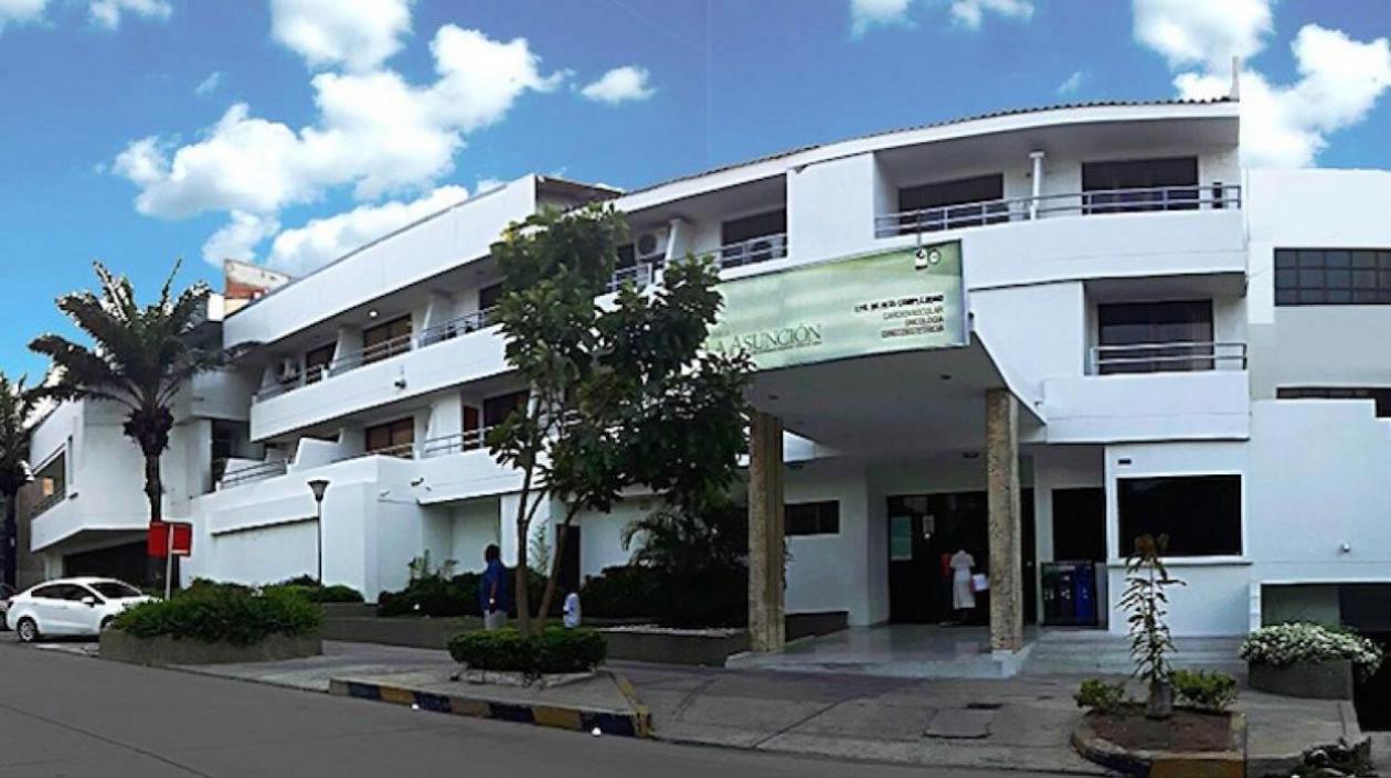 La sede del banco está ubicada en la instalaciones de la Clínica La Asunción. 
