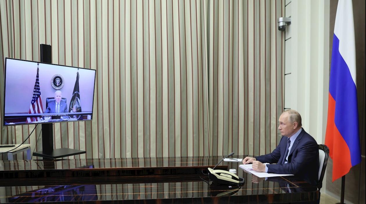 Vladímir Putin, presidente de Rusia, en la reunión virtual con Joe Biden, presidente de EE.UU.