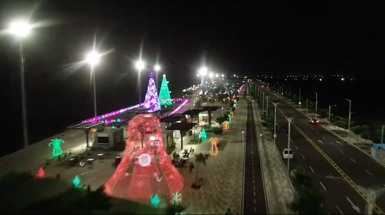Iluminación navideña en el Gran Malecón del Río.