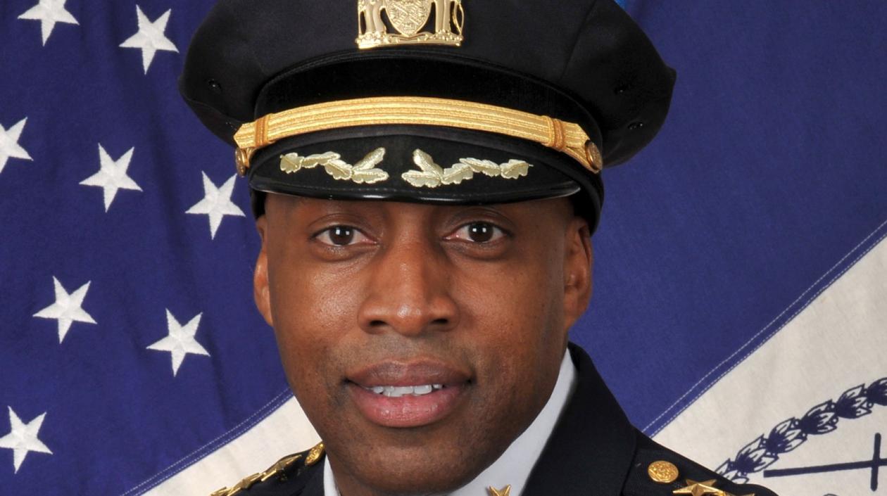 El oficial afroamericano Rodney Harrison.