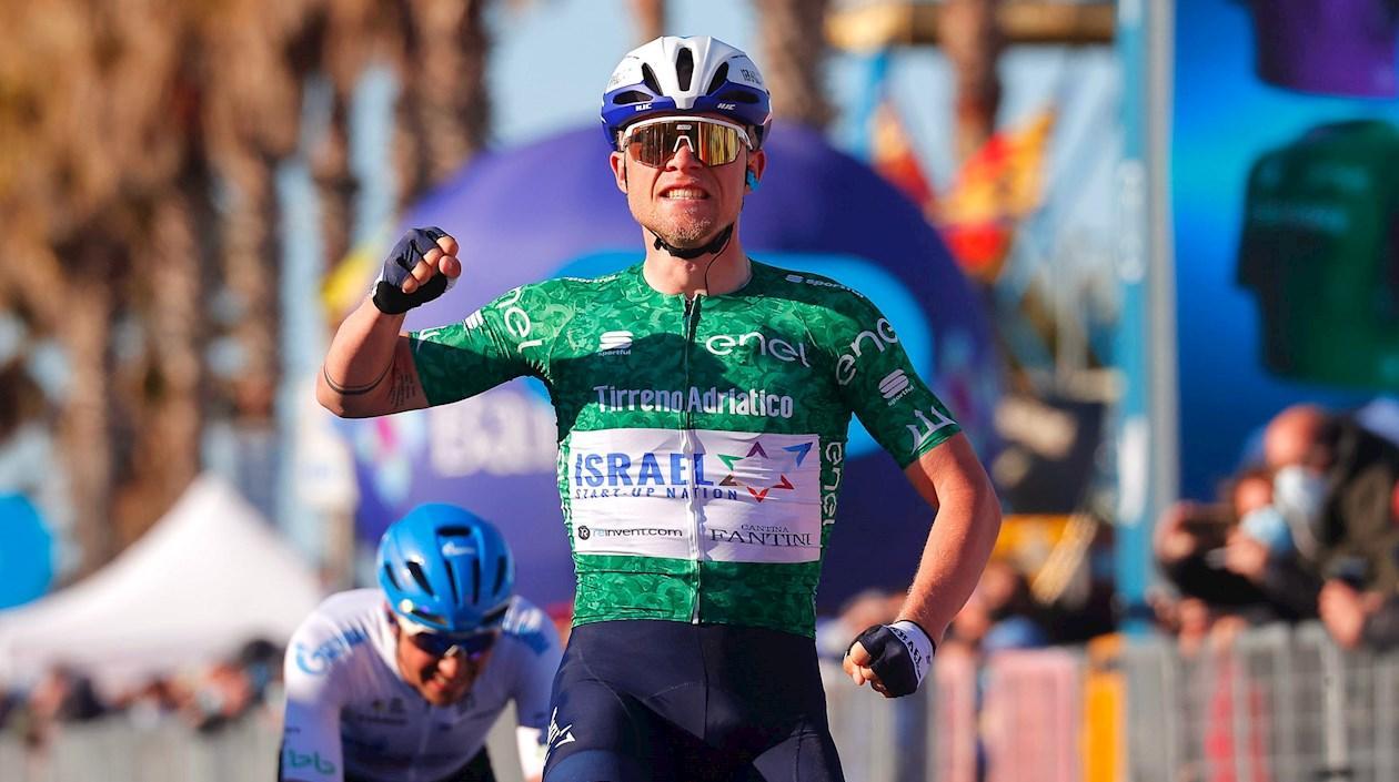 El danés Mads Würtz Schmidt (Israel Start-Up Nation) ganador de la sexta etapa de la Tirreno Adriatico.