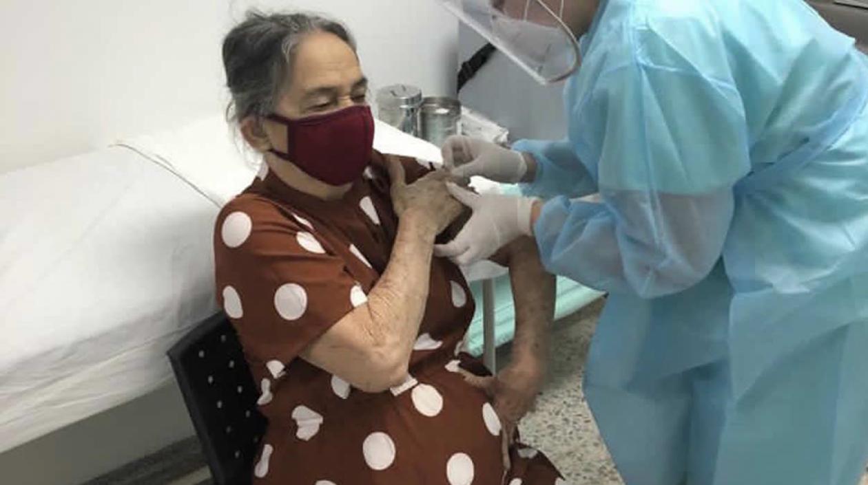 Vacunación a adultos mayores en Barranquilla.