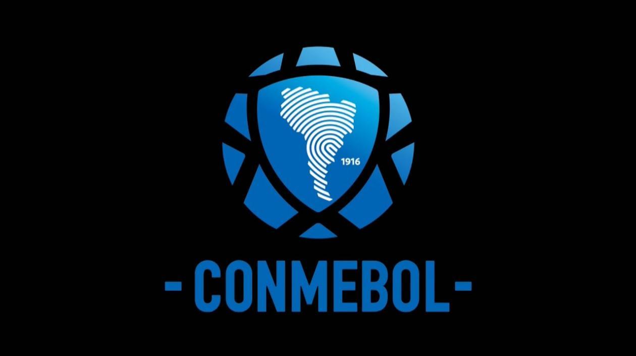 La Conmebol organiza y maneja el fútbol sudamericano. 