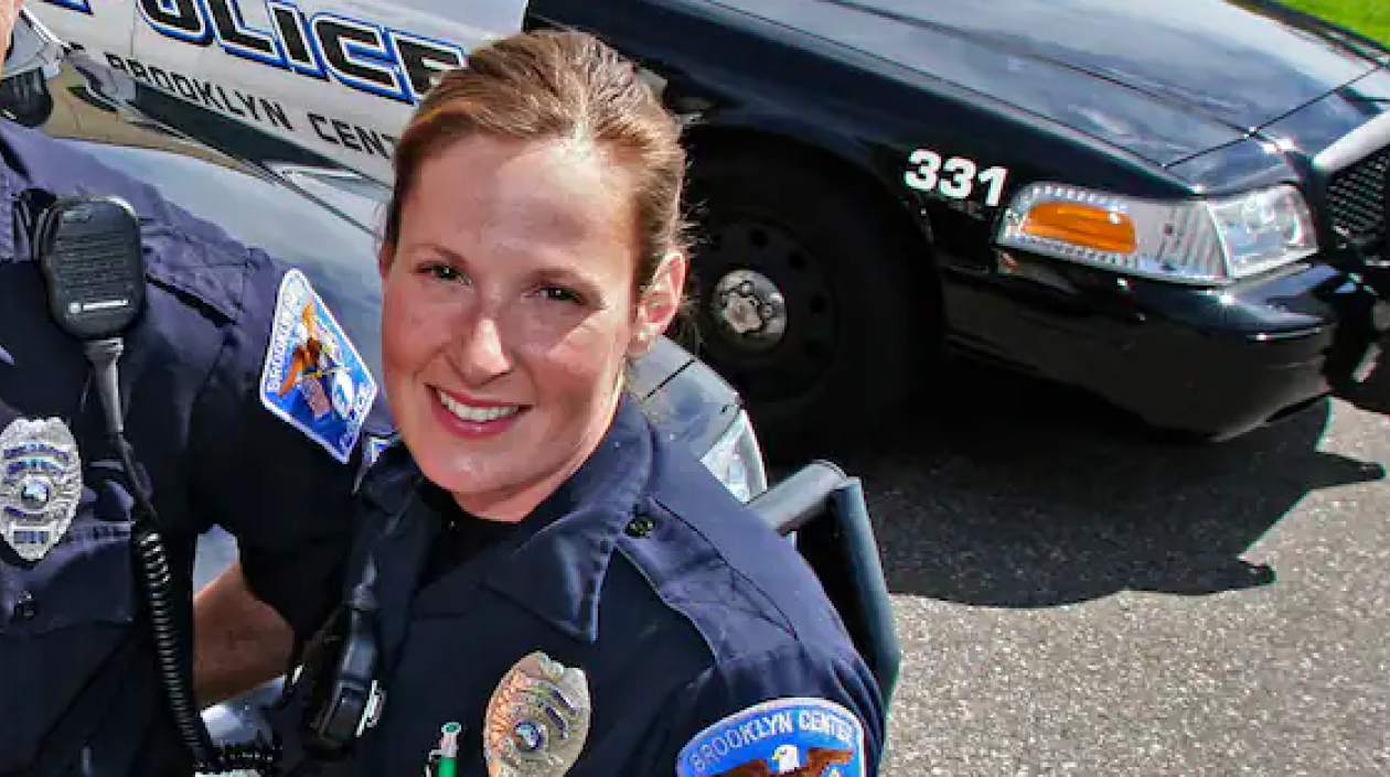 Kim Potter, la agente de policía.
