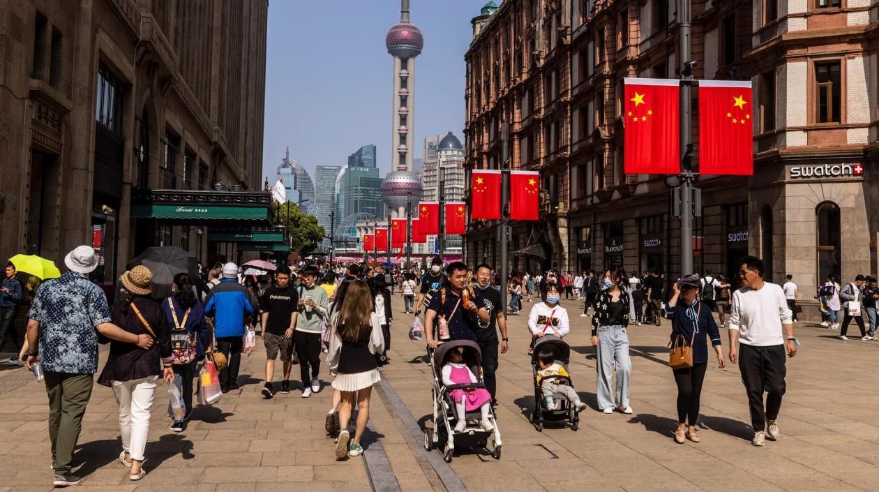 Turistas chinos en las calles de Shangai. 