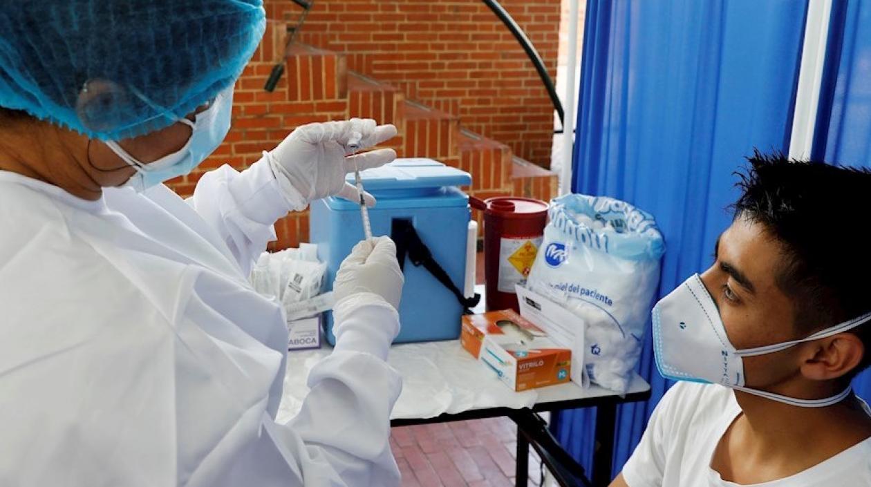 Laboratorios colombianos siguen procesando pruebas para detectar el coronavirus.