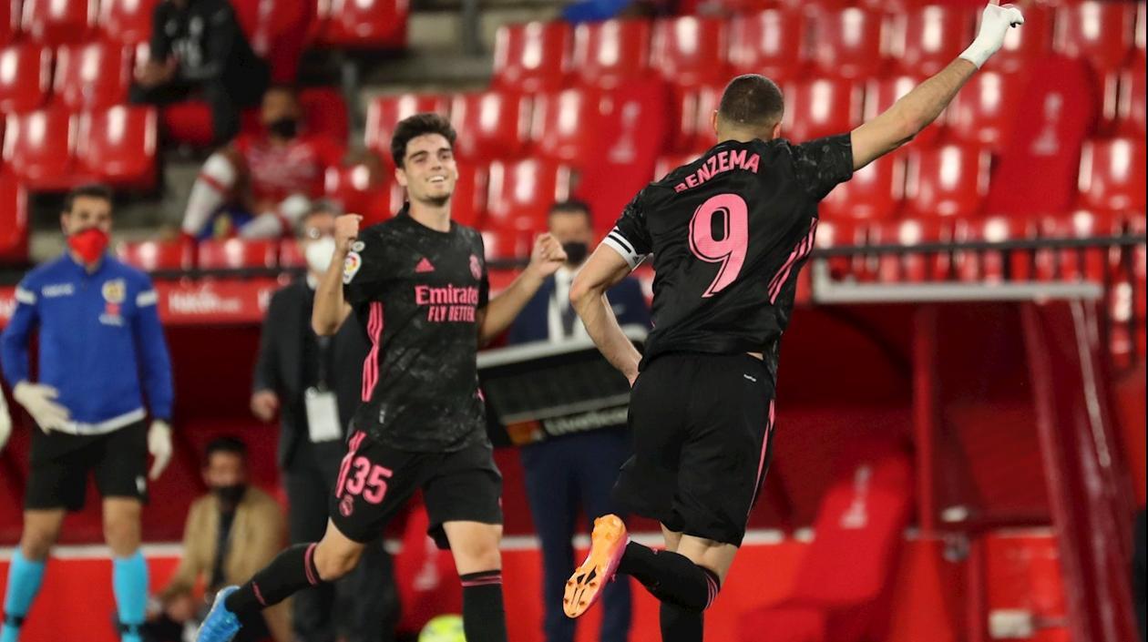 Benzema celebrando uno de los goles.