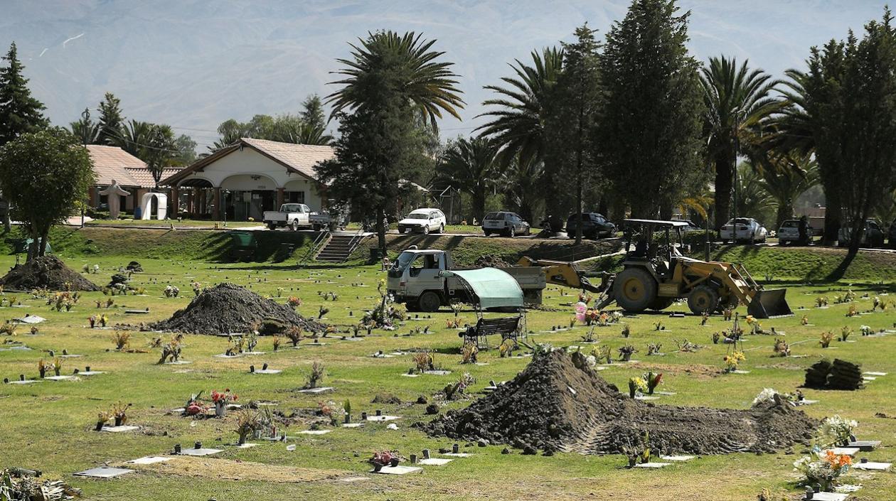 Fotografía de uno de los cementerios que colapsaron por la alta demanda de entierros y cremaciones a causa de la tercera ola de Covid-19, en Cochabamba (Bolivia). 