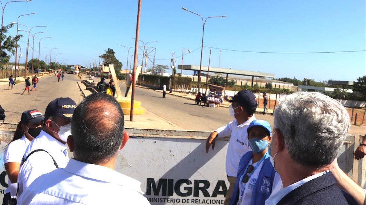 Paso fronterizo en Paraguachón, La Guajira.