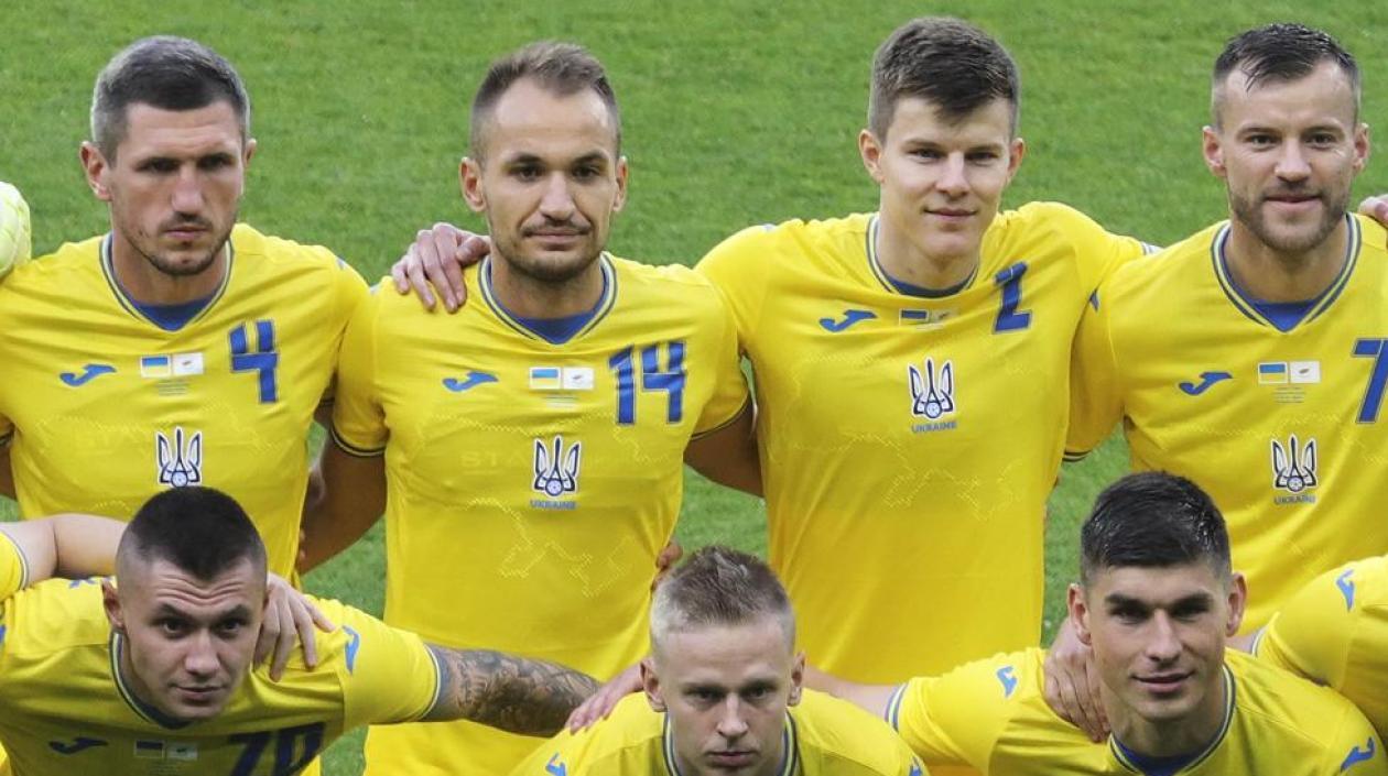 Jugadores de Ucrania con el nuevo diseño de camiseta. 