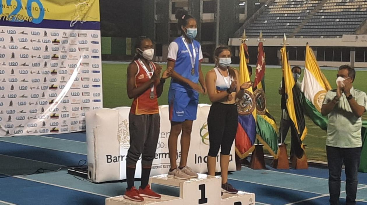 Jhovanna Camargo, medalla de oro en los 400 metros. 