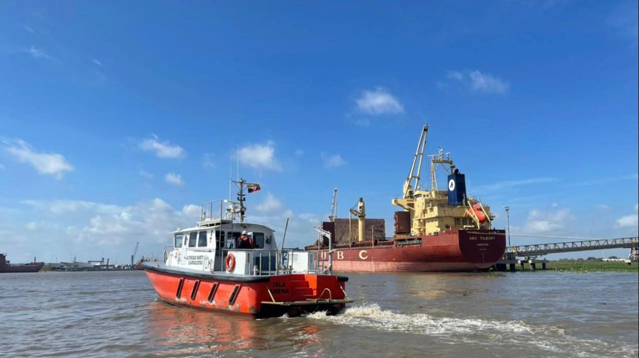 Dimar continuará monitoreando la situación de navegabilidad en el Canal de acceso al Puerto.