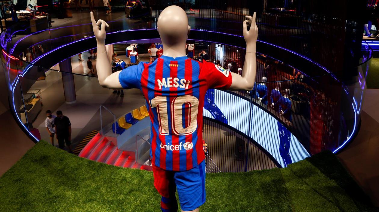  Camiseta de Lionel Messi exhibida en las tiendas del Barcelona FC. 
