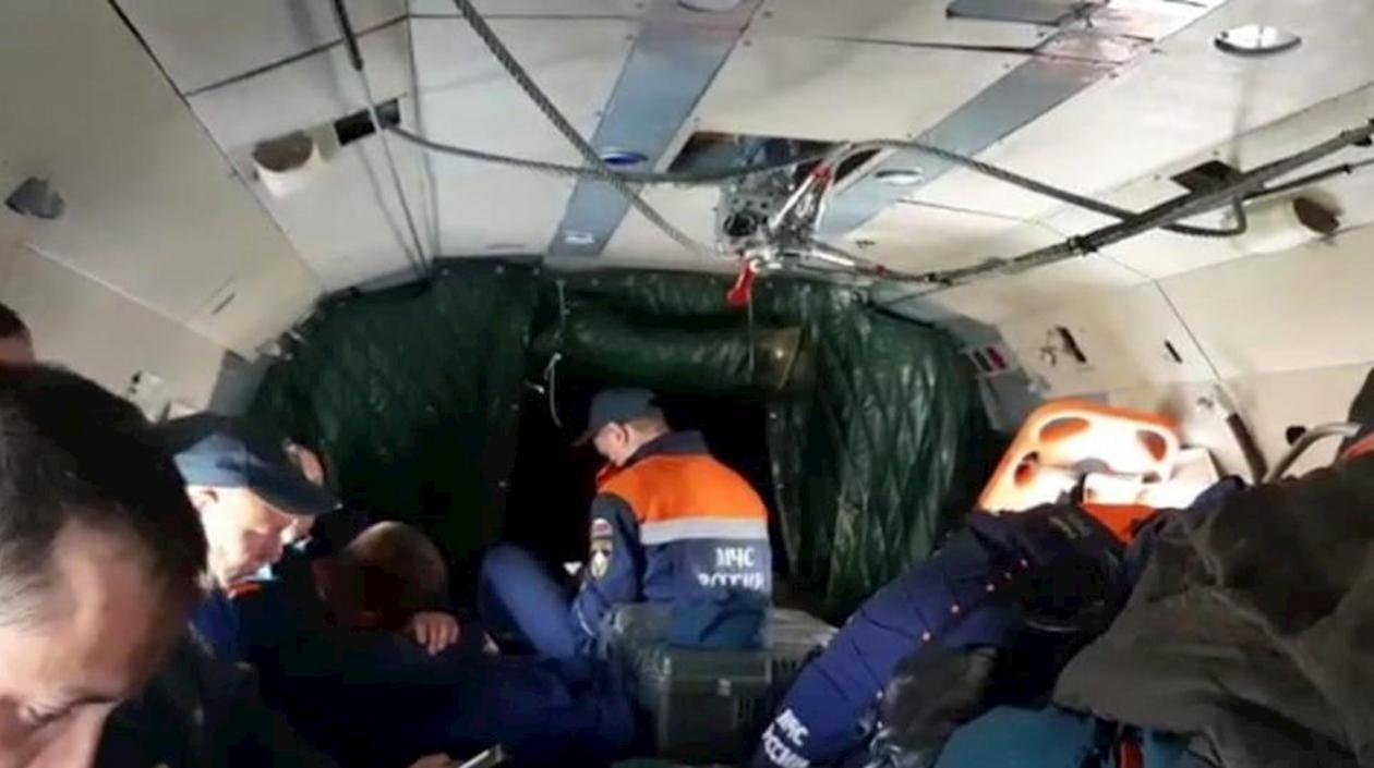 Un grupo de rescate del gobierno ruso acude al lugar de la tragedia aérea.