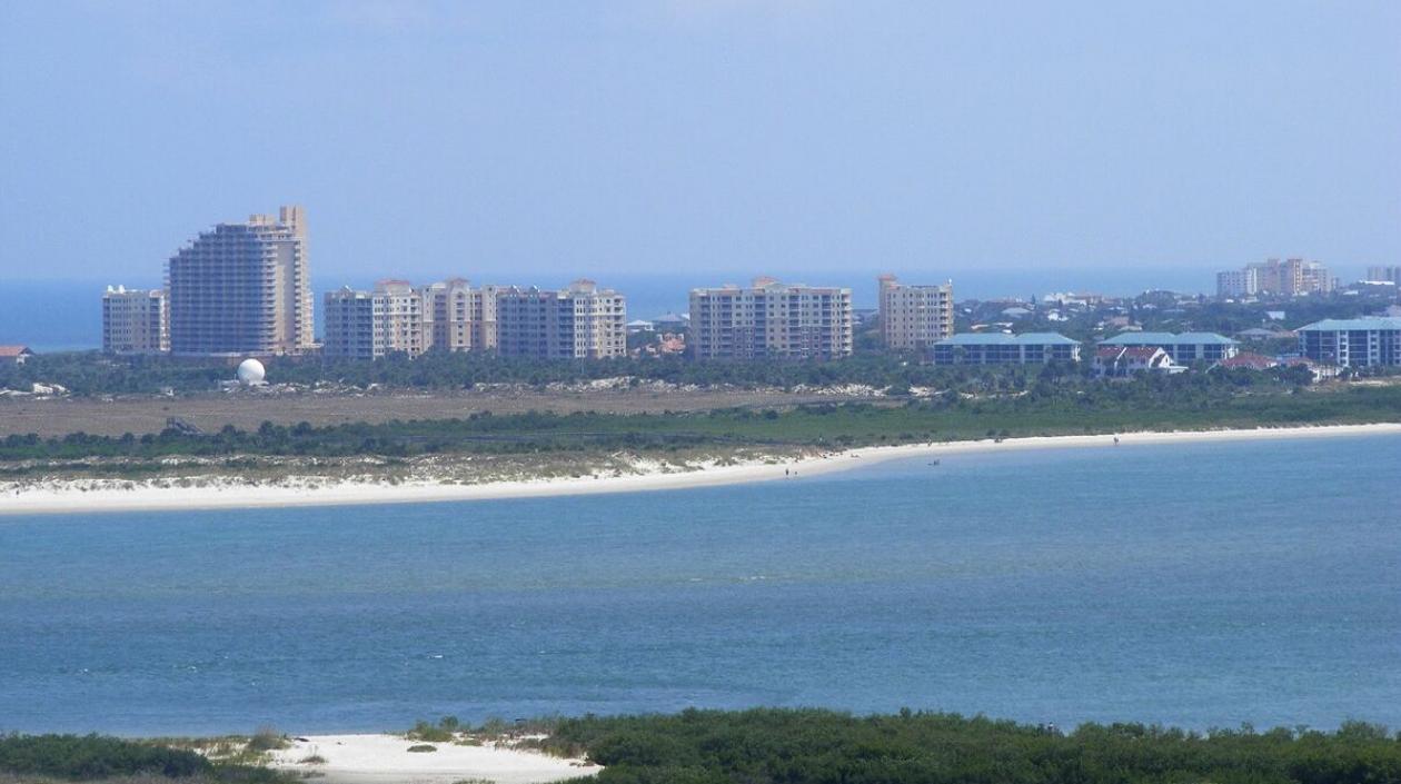 New Smyrna Beach, en Florida, la playa que más ataques de tiburón registra.