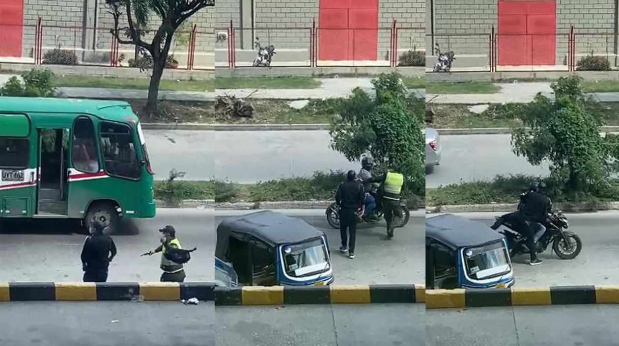 Momentos en que los dos ladrones, uno con uniforme de policía, huían en dos motos. 