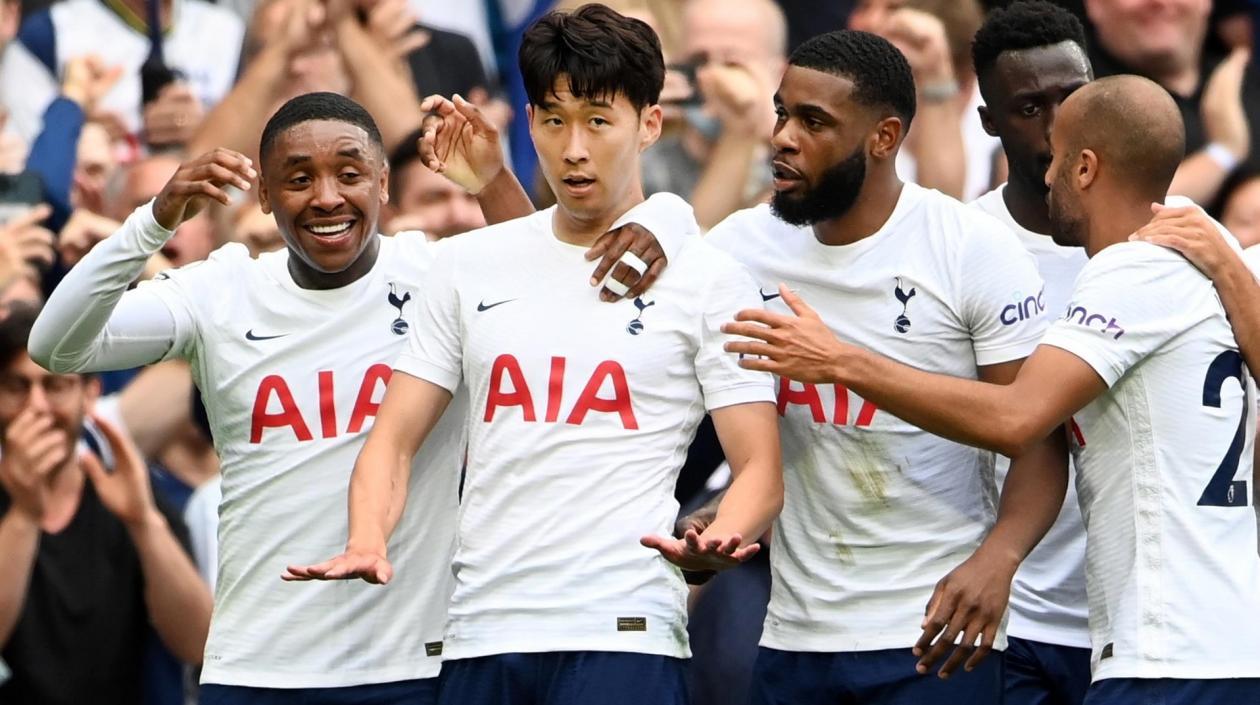 Jugadores del Tottenham Hotspur celebran el gol del triunfo. 