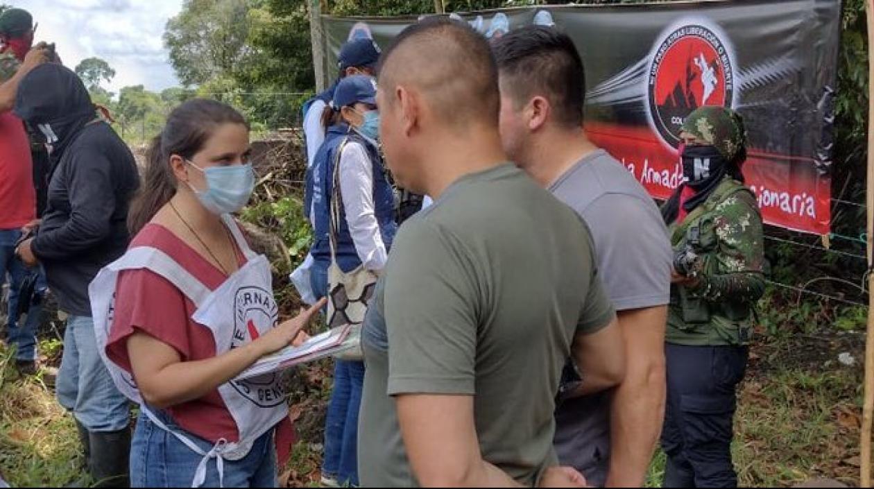 En zona rural de Arauca, Cruz Roja Internacional recibió a dos militares secuestrados hace días por el ELN.