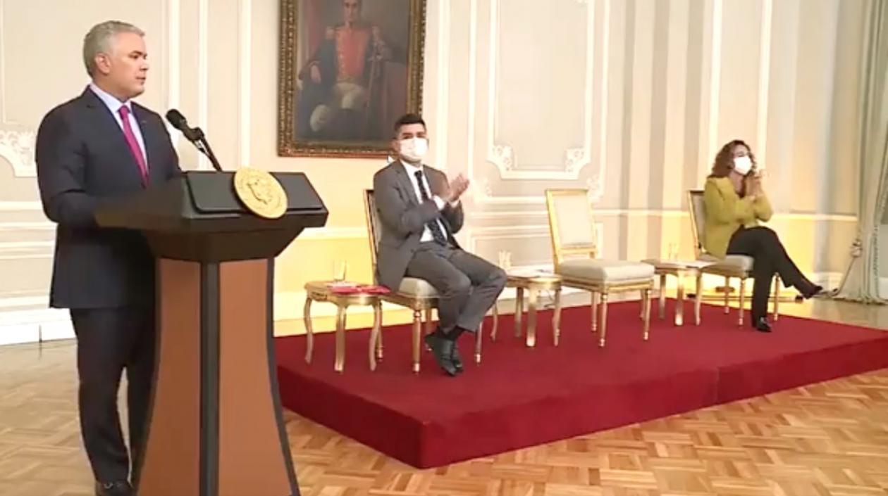 El Presidente Iván Duque explicando los alcances de los programas de vivienda.