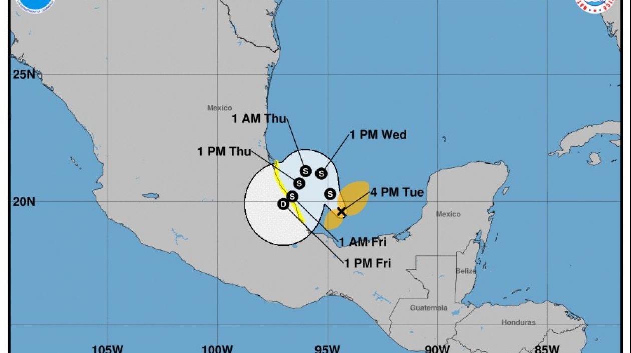Formación de la tormenta tropical 'Karl' en la Bahía de Campeche, en México.