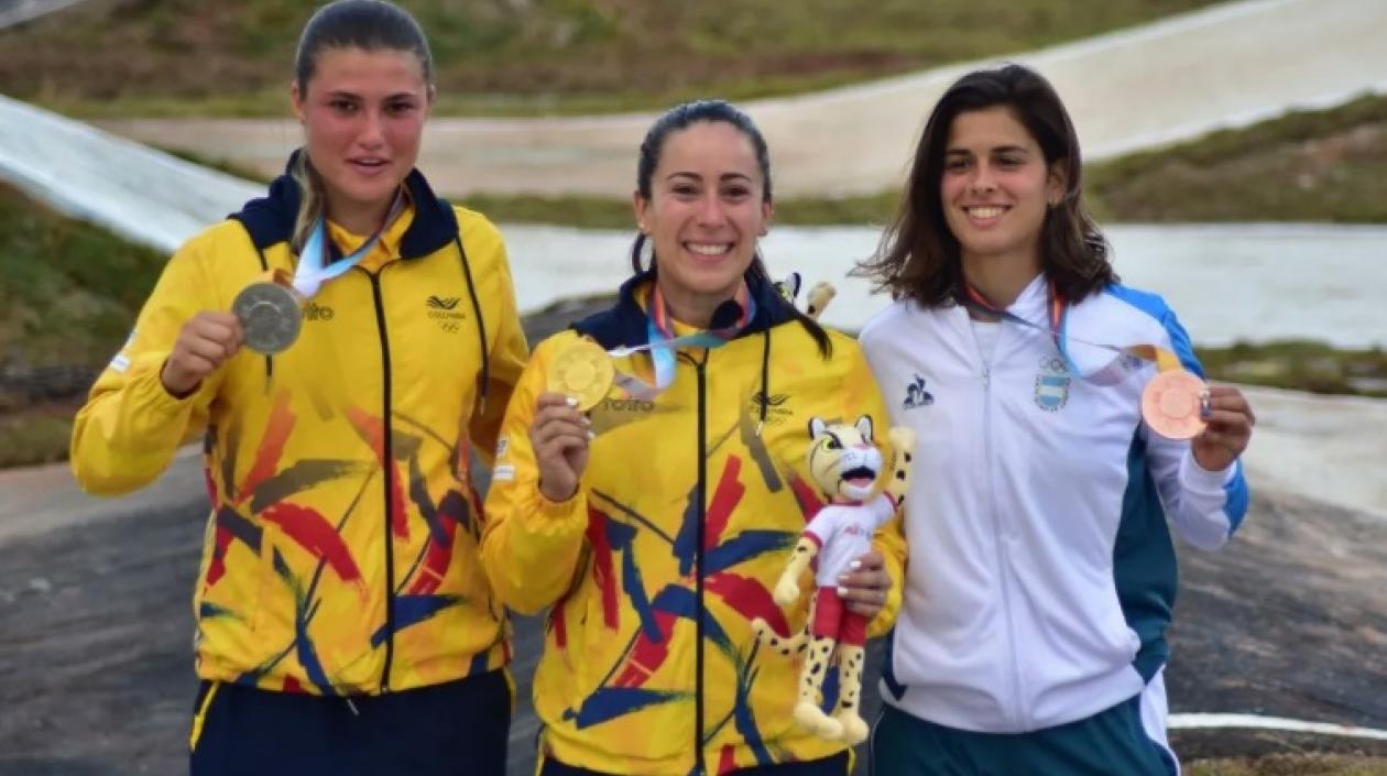 Mariana Pajón con el oro, Gabriela Bolle, con medalla de plata y la argentina la argentina Agustina Cavalli, bronce.