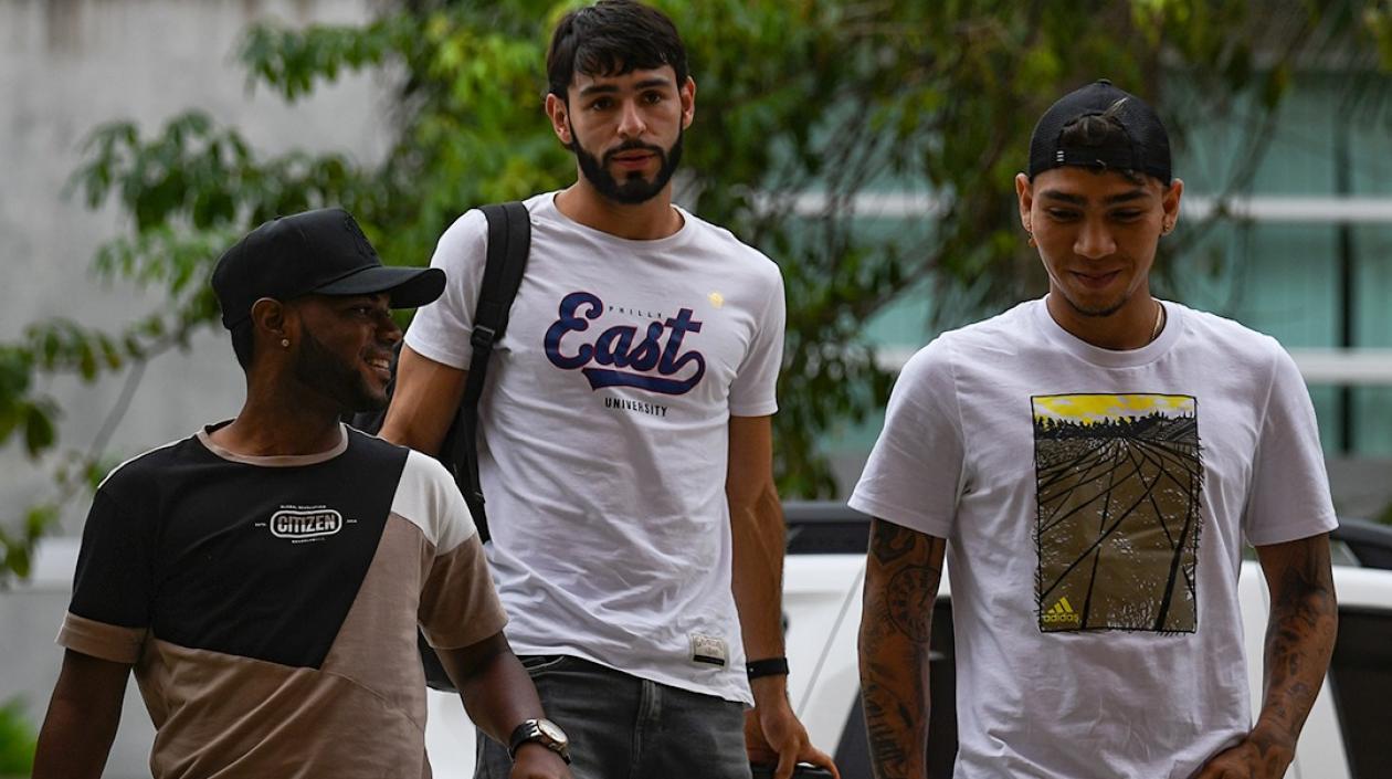 Jugadores de Colombia llegan al hotel de concentración. 