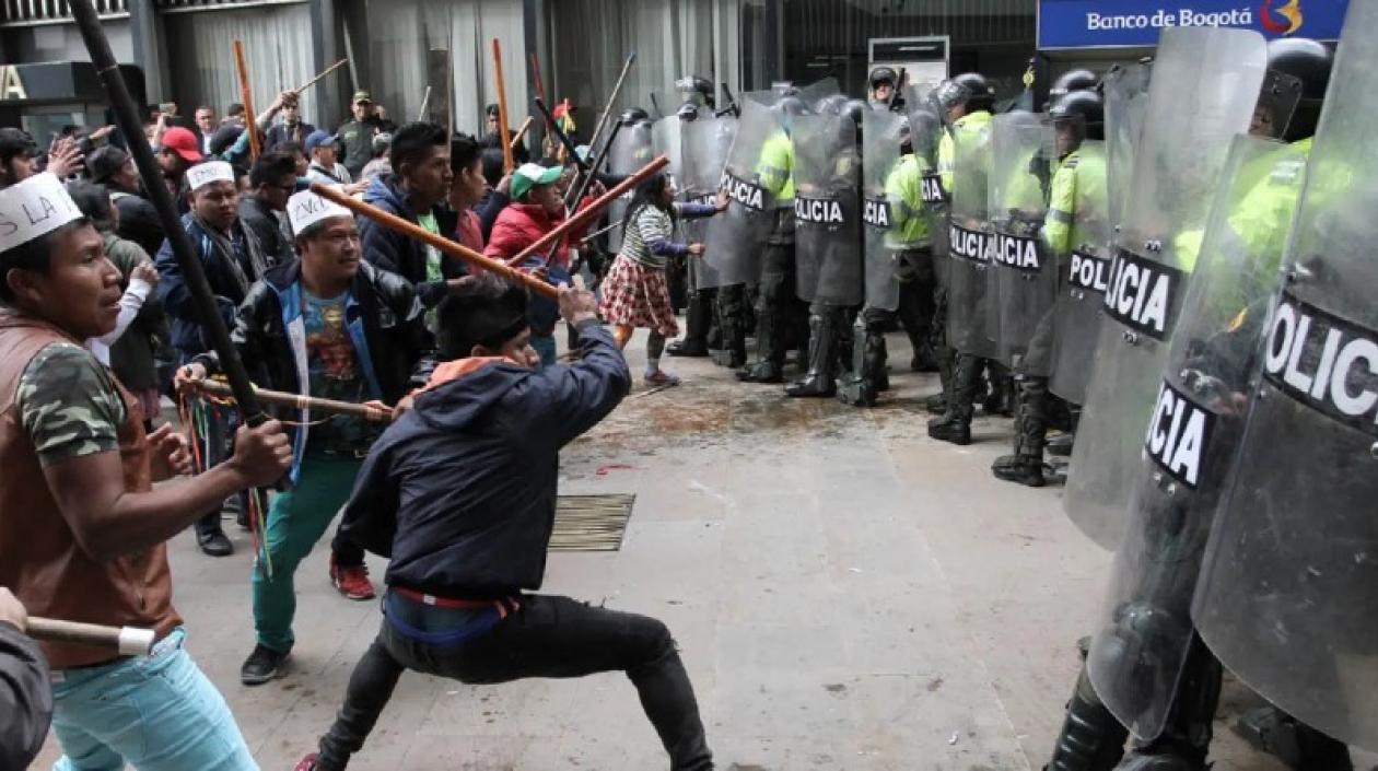 Protesta de emberas la semana pasada en Bogotá que terminaron en violentos desmanes.