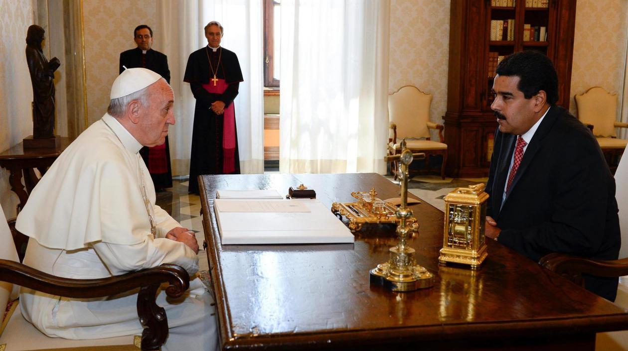  El Papa Francisco y el presidente de Venezuela, Nicolás Maduro, en el palacio apostólico del Vaticano en un encuentro  el 17 de junio de 2013.