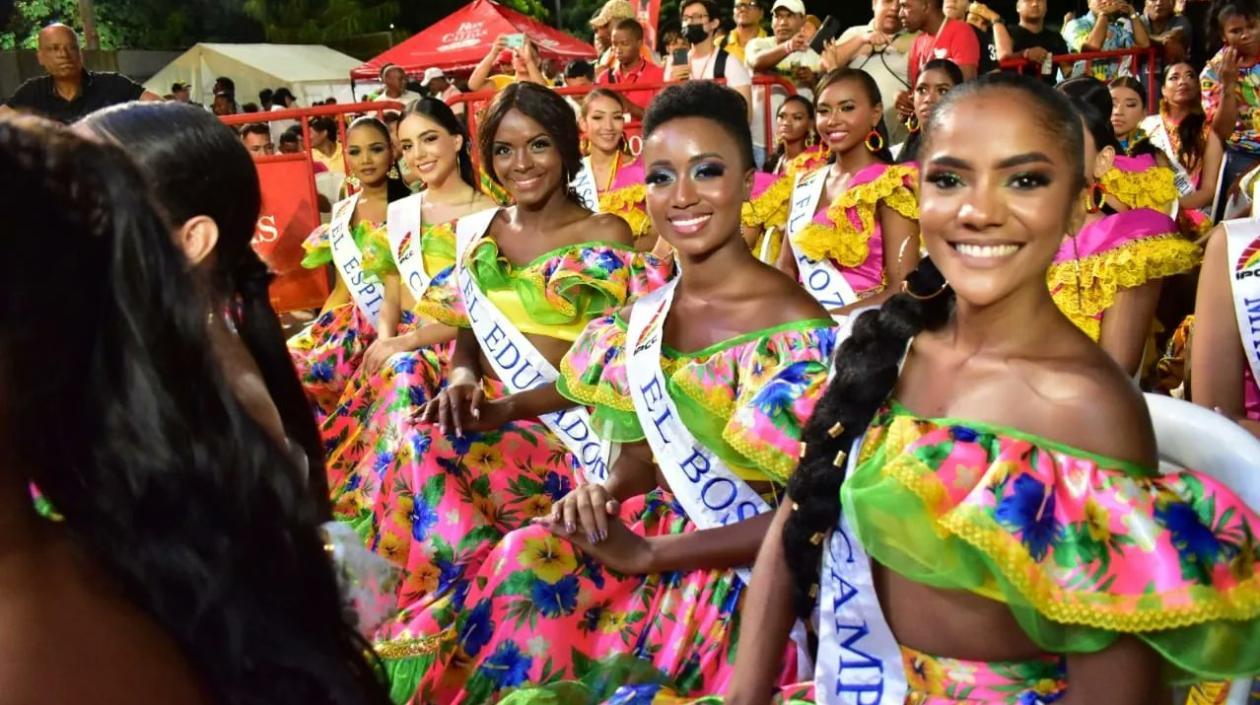 Varias de las candidatas de los barrios de Cartagena que aspiran al título de Reina de la Independencia.