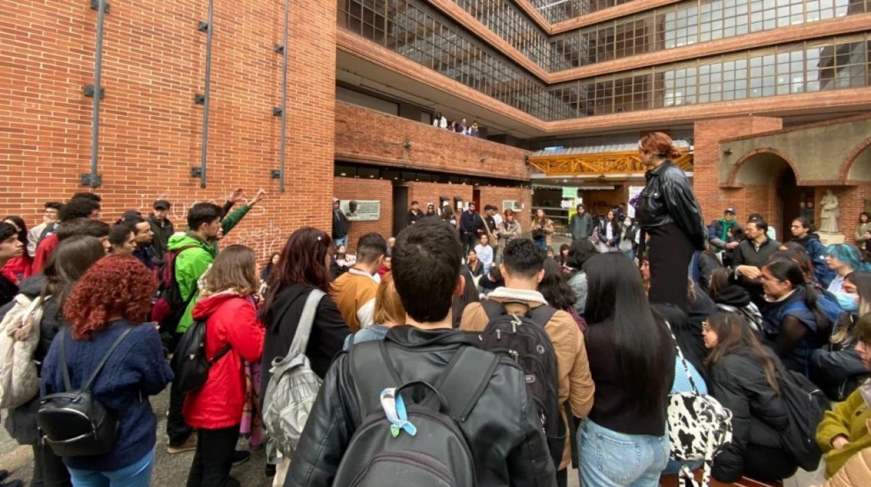 Protesta por el alza de matriculas en la Universidad Javeriana de Bogotá.