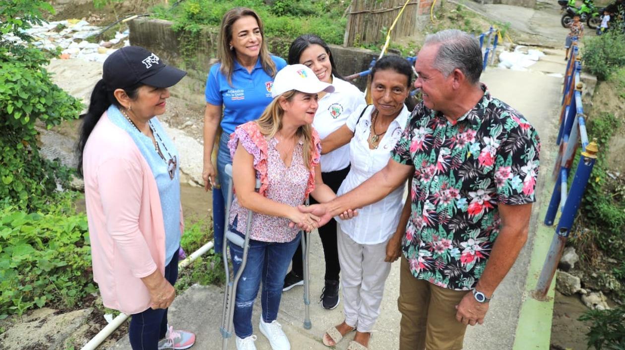 La Gobernadora Elsa Noguera visitando las zonas afectadas.