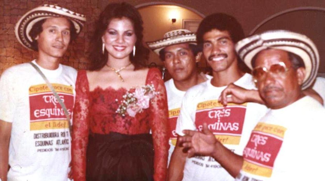 La Cumbia de Roberto Palma, con la Reina Internacional del Carnaval 1.974