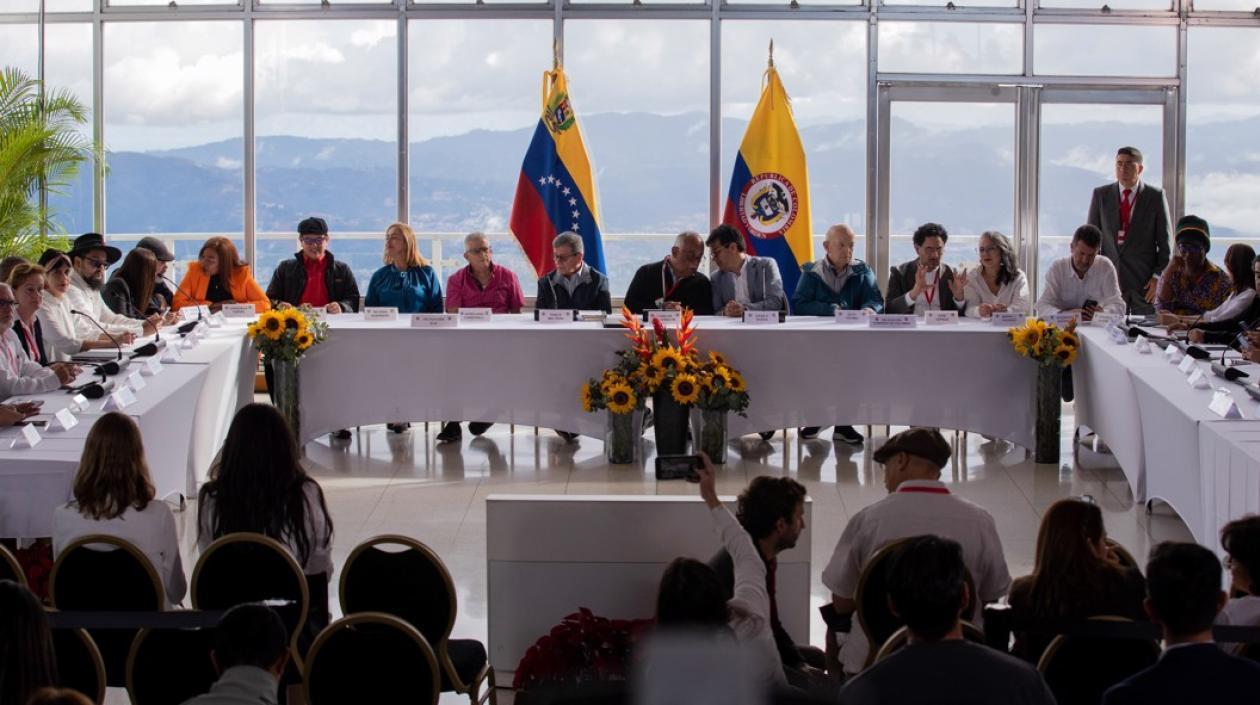 Imagen de la mesa de diálogo en Caracas.