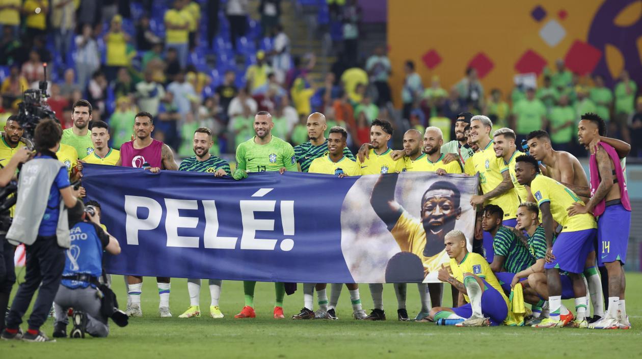 En Catar, la selección brasileña rindió homenaje a Pelé.