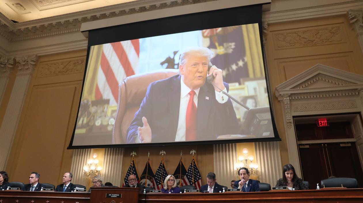Donald Trump durantesu intervencion ante el comité legislativo.