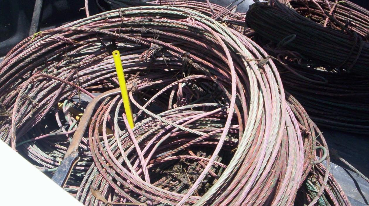 Rollos de cables de cobre y aluminio recuperados tras haber sido robados.