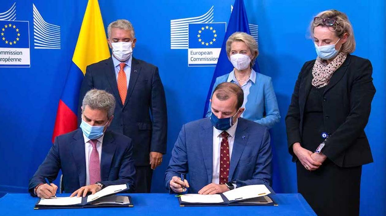 Firma del acuerdo con la Unión Europea.