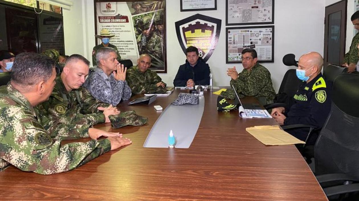Ministro de Defensa, Diego Molano, se reunió con militares y policías en Arauca.