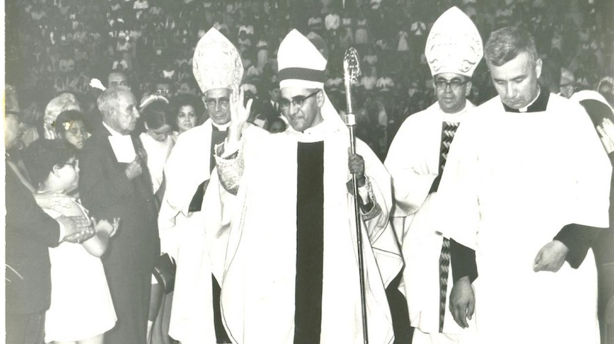 Óscar Arnulfo Romero durante su posesión como Arzobispo de San Salvador el 22 de febrero de 1977.