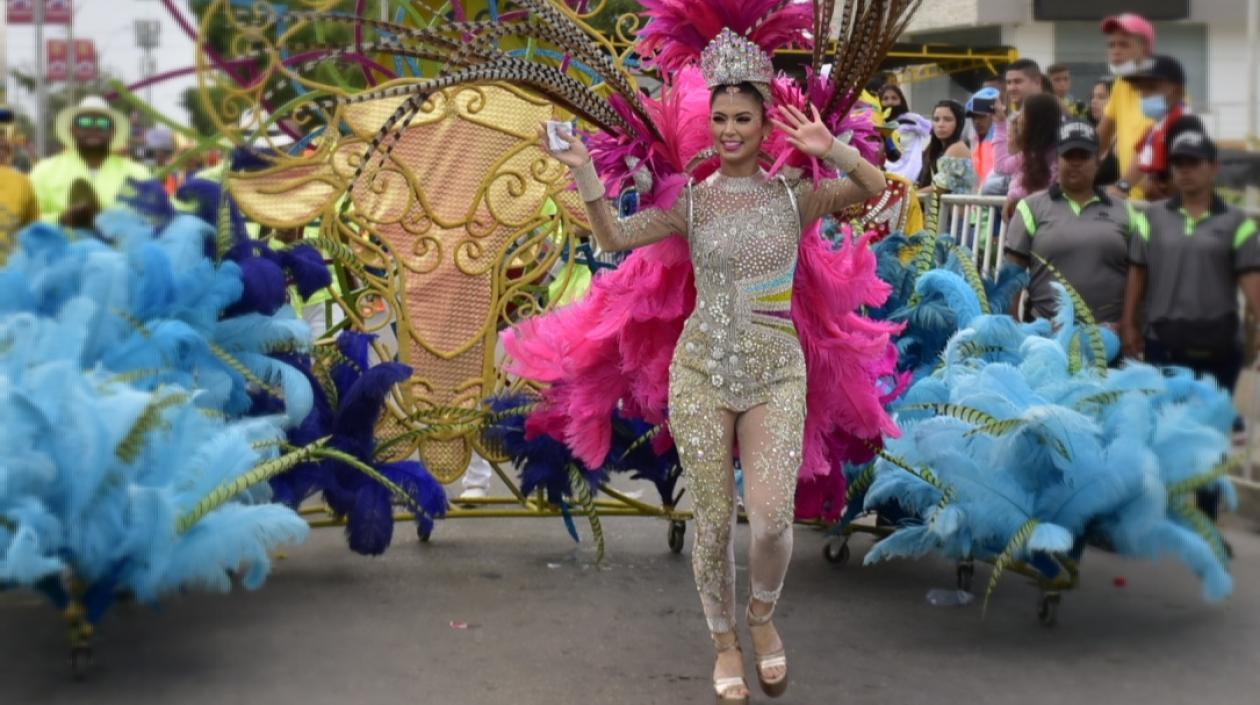 La Reina del Carnaval en el Desfile de Comparsas
